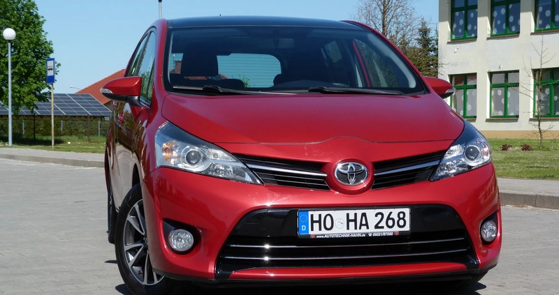 Toyota Verso cena 52999 przebieg: 174032, rok produkcji 2015 z Toszek małe 704